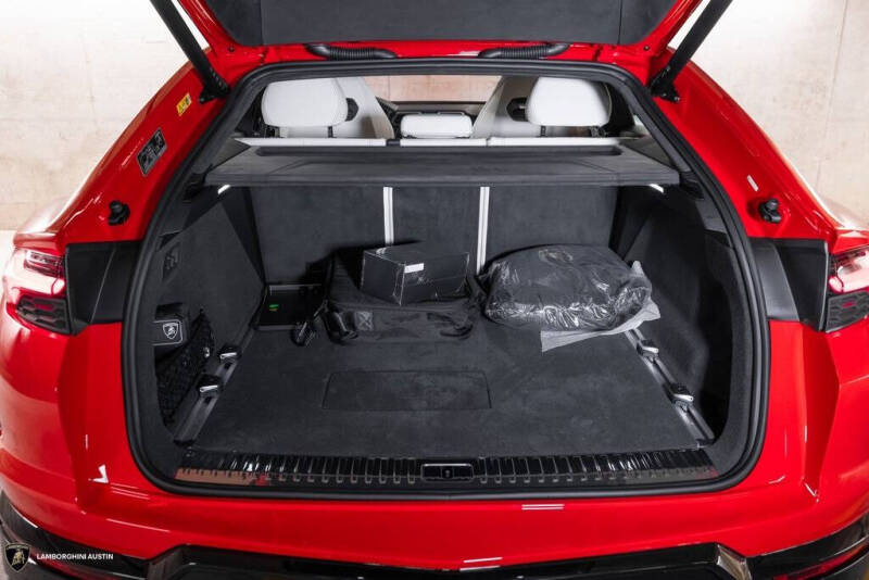 2025 Lamborghini Urus SE