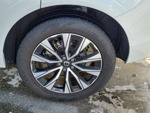 2024 Volvo XC60 B5 Core Dark Theme