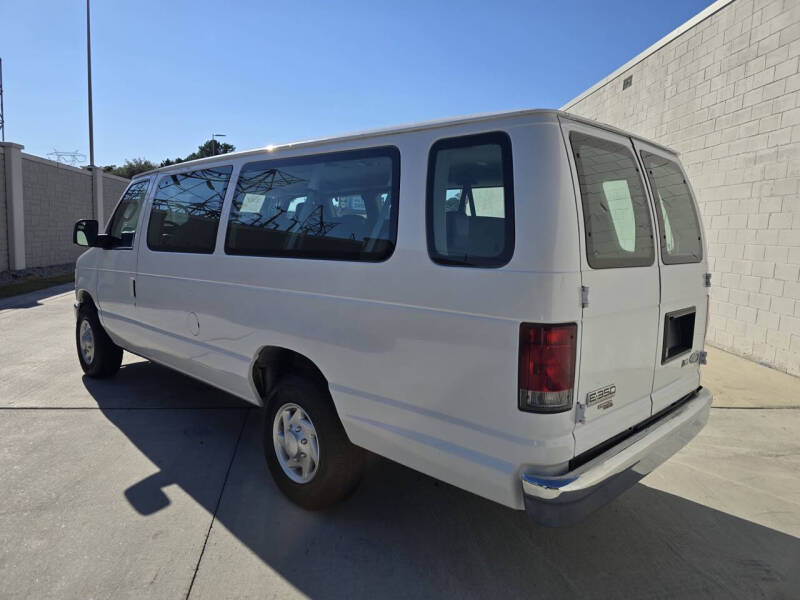 2013 Ford E-Series Econoline Wagon XLT photo 9