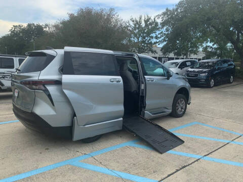 2024 Toyota Sienna LE 8-Passenger