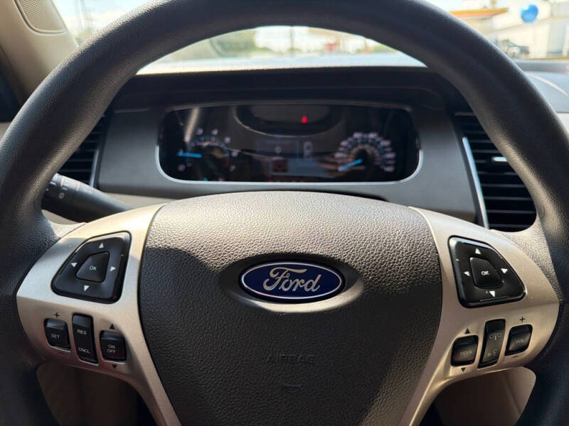 2016 Ford Taurus SE