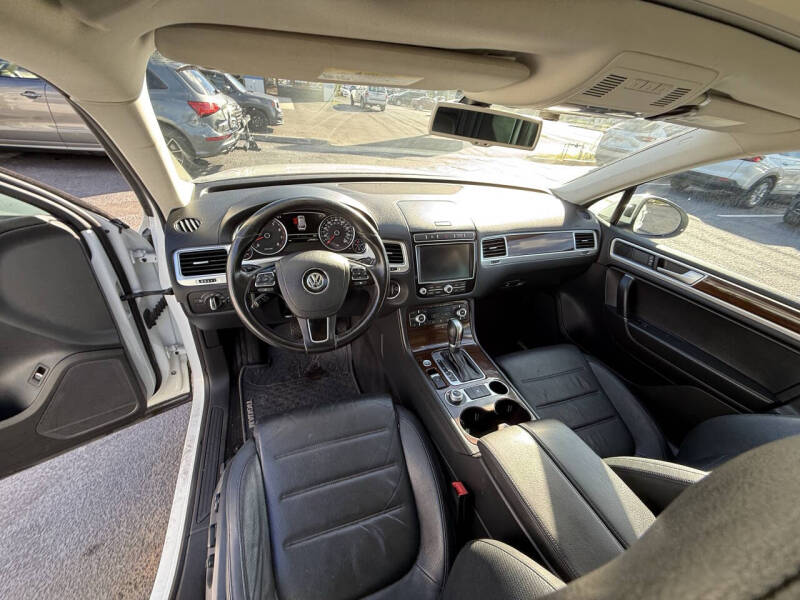 2016 Volkswagen Touareg VR6 Lux