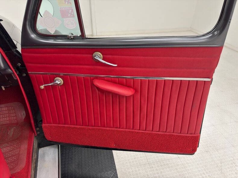 1948 Ford Super Deluxe