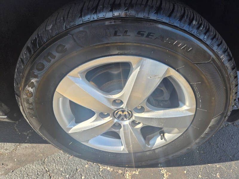 2011 Volkswagen Routan SEL