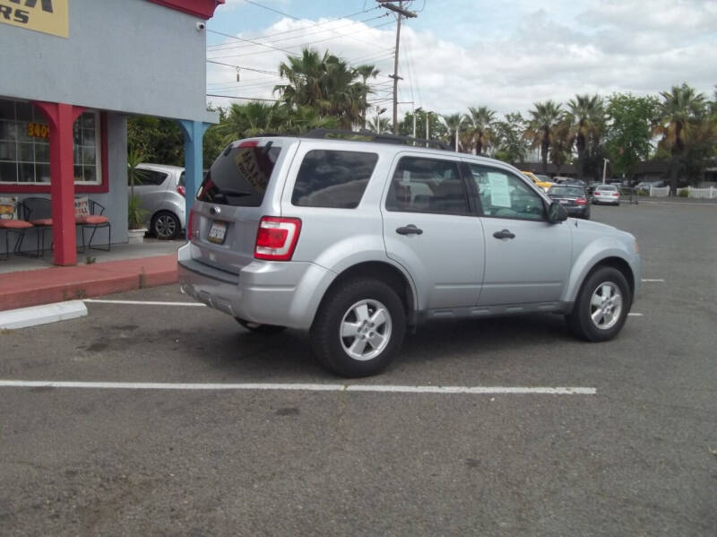 2011 Ford Escape null photo 10