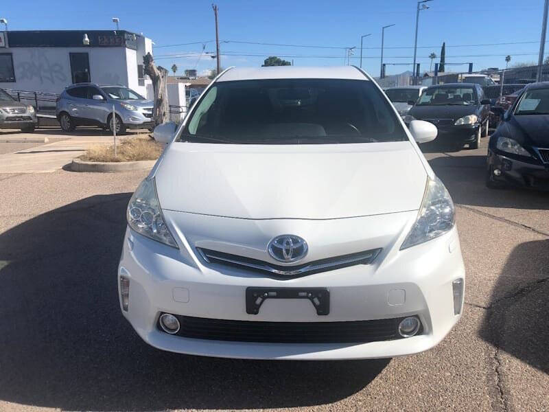 2014 Toyota Prius v Five