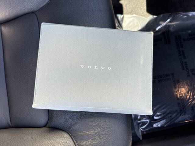 2025 Volvo XC60 B5 Plus Dark Theme