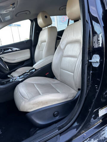 2017 Infiniti QX30 Premium