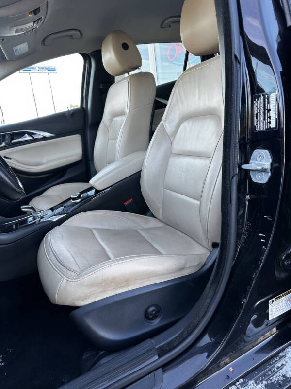 2017 Infiniti QX30 Premium