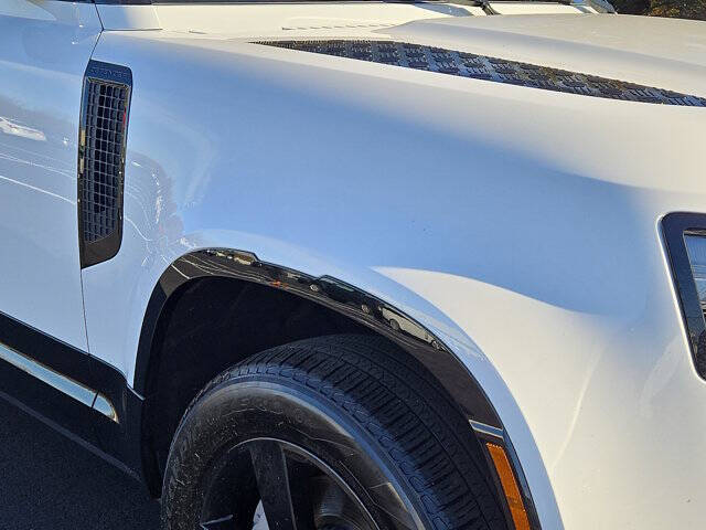 2024 Land Rover Defender 110 P400 X-Dynamic SE