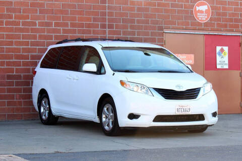 2013 Toyota Sienna LE 8-Passenger