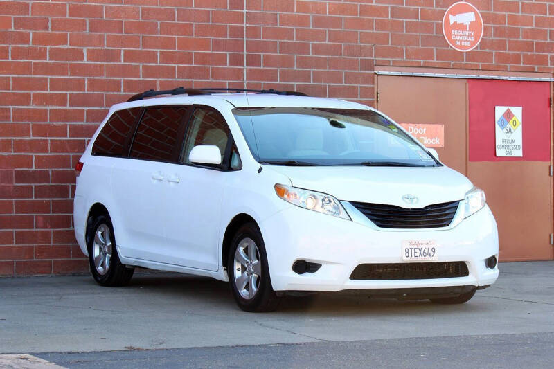 2013 Toyota Sienna LE 8-Passenger