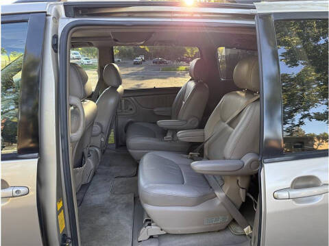2004 Toyota Sienna