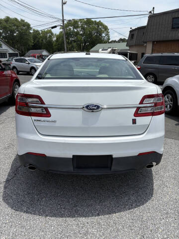 2015 Ford Taurus SE