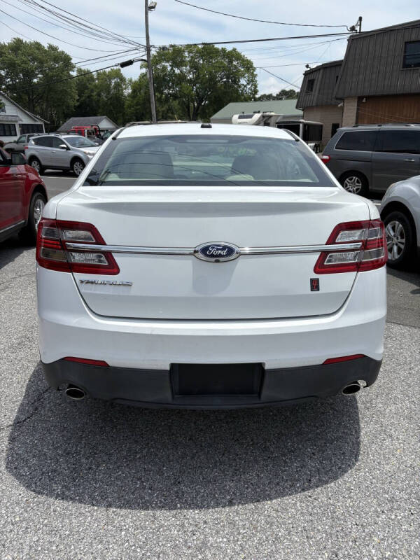 2015 Ford Taurus SE