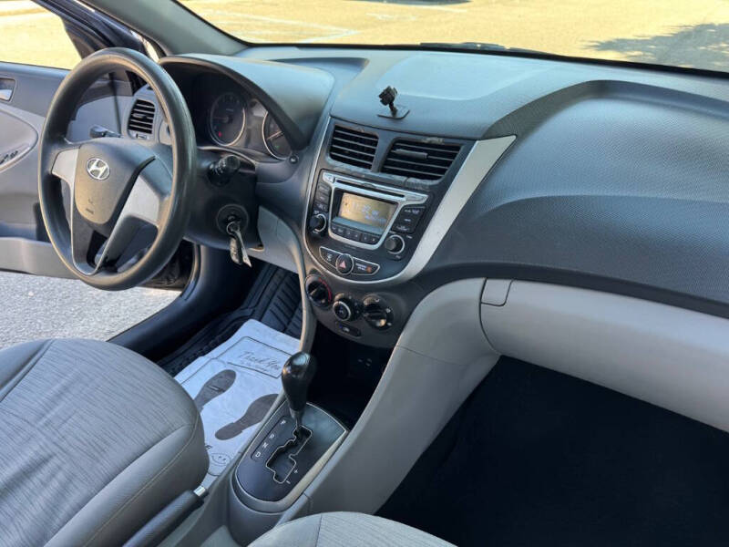 2017 Hyundai Accent SE