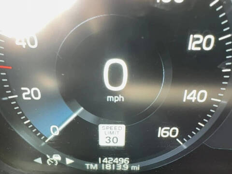 2016 Volvo XC90 T6 Momentum