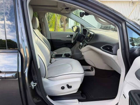 2018 Chrysler Pacifica Hybrid Limited