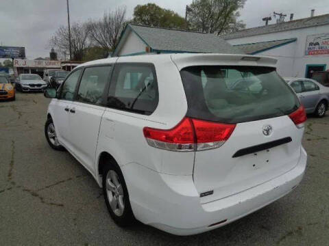 2011 Toyota Sienna Base 7-Passenger