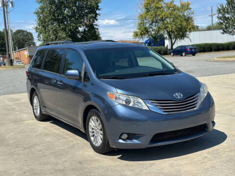 2015 Toyota Sienna XLE 8-Passenger