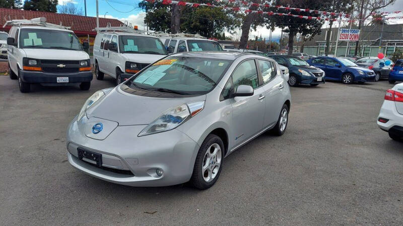 2011 Nissan LEAF SV's photo