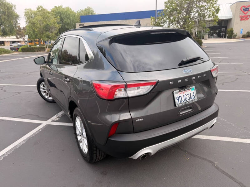 2020 Ford Escape SE