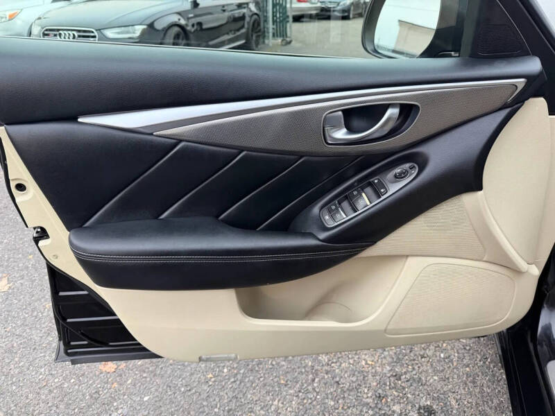 2015 Infiniti Q50 Premium