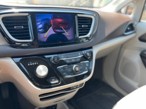 2017 Chrysler Pacifica Touring Plus