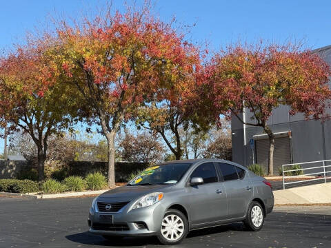 2012 Nissan Versa 1.6 SV