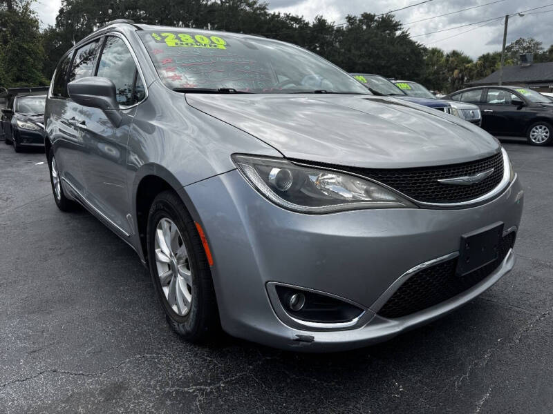 2017 Chrysler Pacifica Touring-L