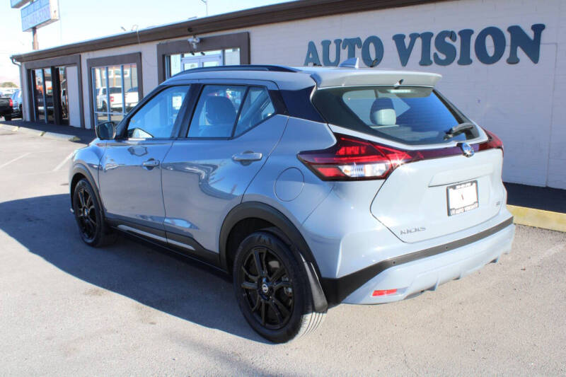 2021 Nissan Kicks SR