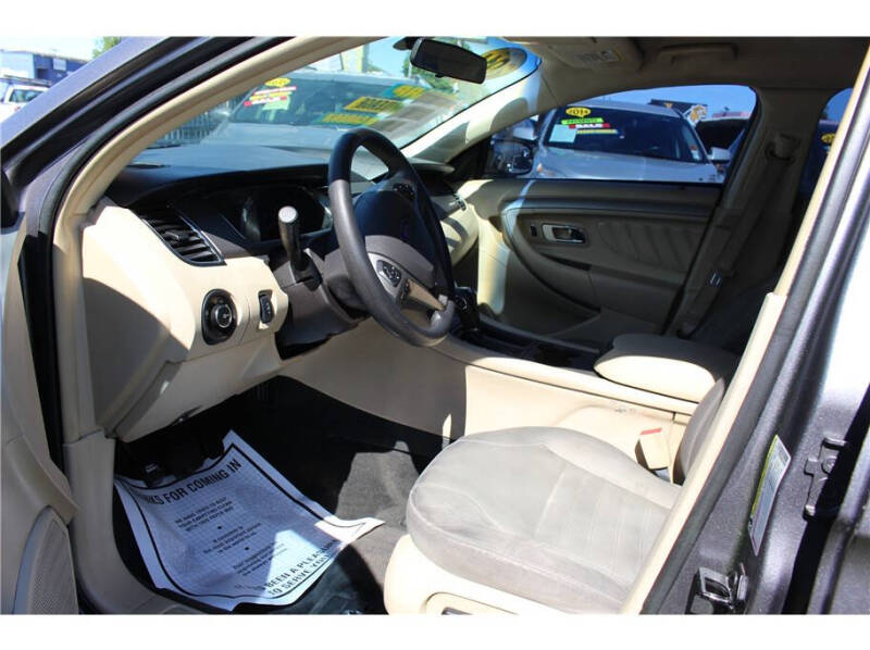2014 Ford Taurus SE