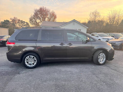 2013 Toyota Sienna XLE 8-Passenger