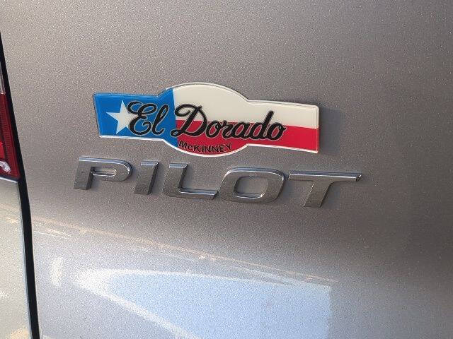 2022 Honda Pilot Touring w/Rear Captain's Chairs