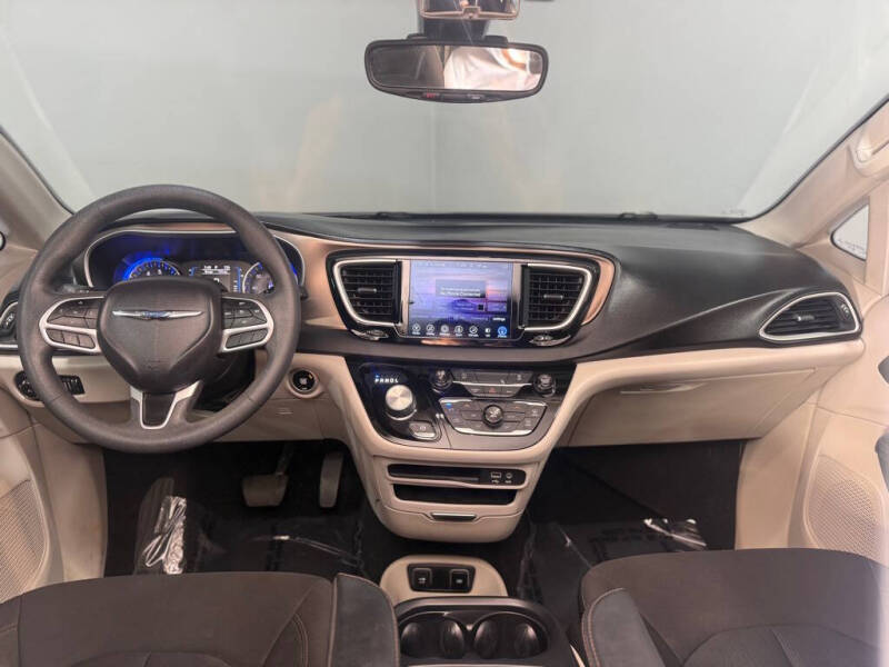 2017 Chrysler Pacifica Touring-L