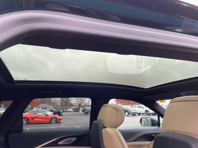 2024 Cadillac LYRIQ Luxury 3