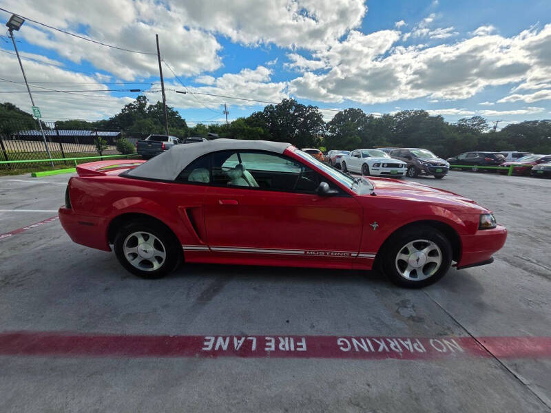 2000 Ford Mustang