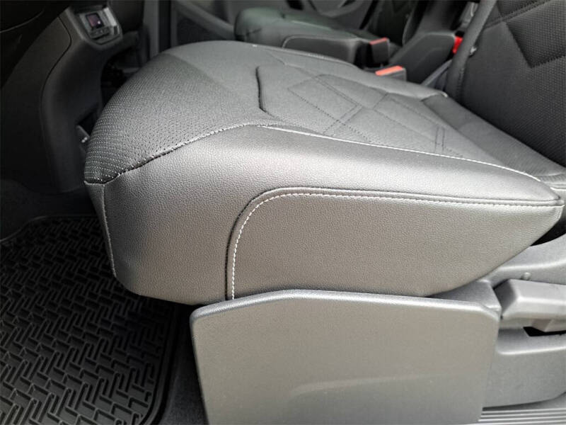 2025 Volkswagen Atlas SE