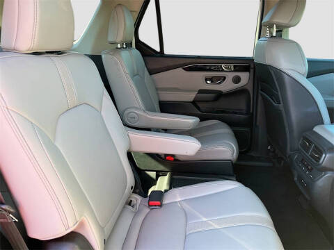 2024 Honda Pilot EX-L w/Rear Captain's Chairs