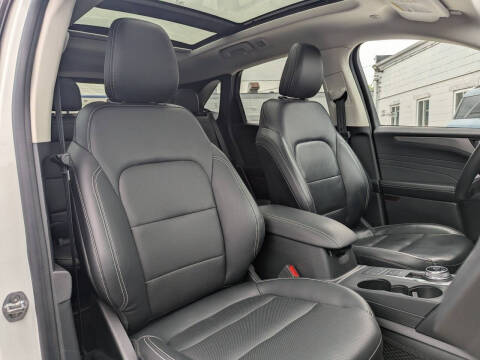 2022 Ford Escape Titanium