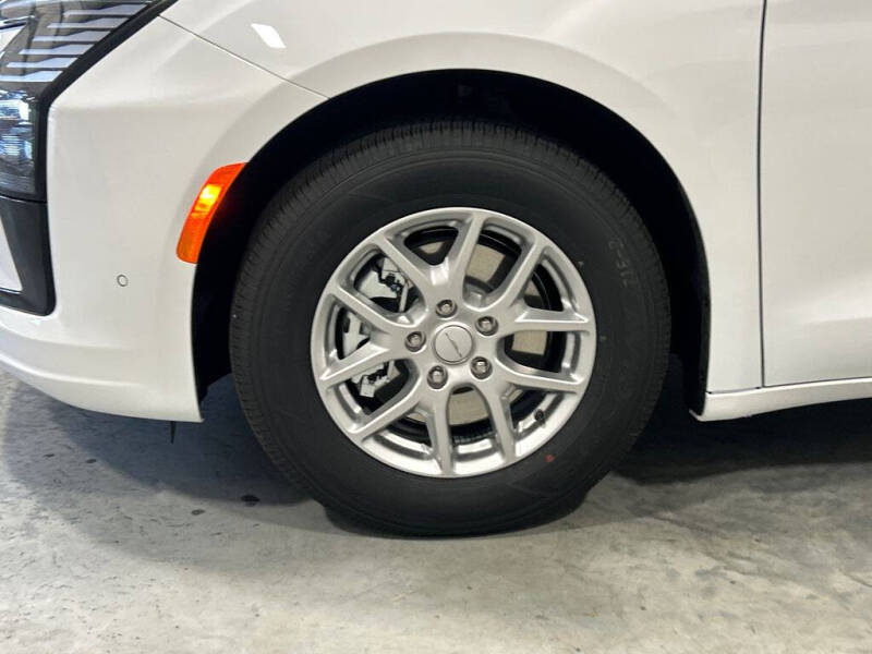 2027 Chrysler Pacifica Select