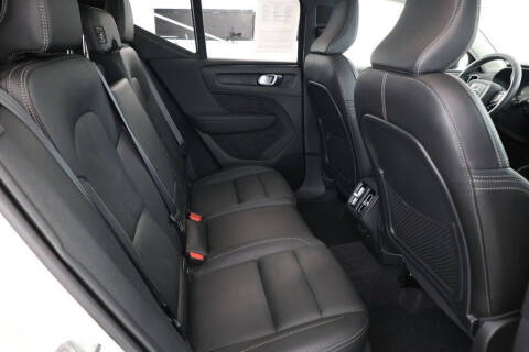 2024 Volvo XC40 B5 Plus Dark Theme