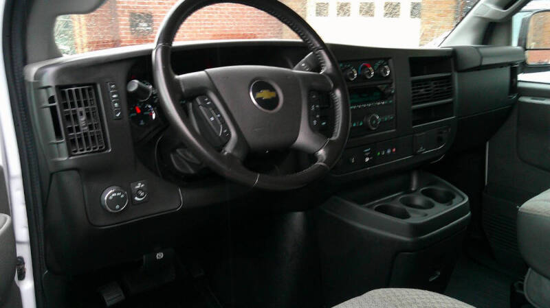 2022 Chevrolet Express 2500