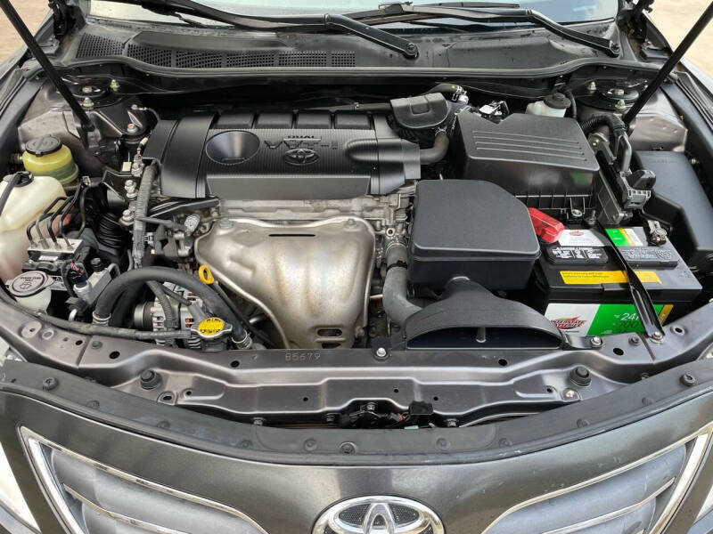 2011 Toyota Camry XLE photo 21