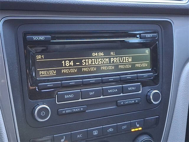 2014 Volkswagen Passat 1.8T S PZEV