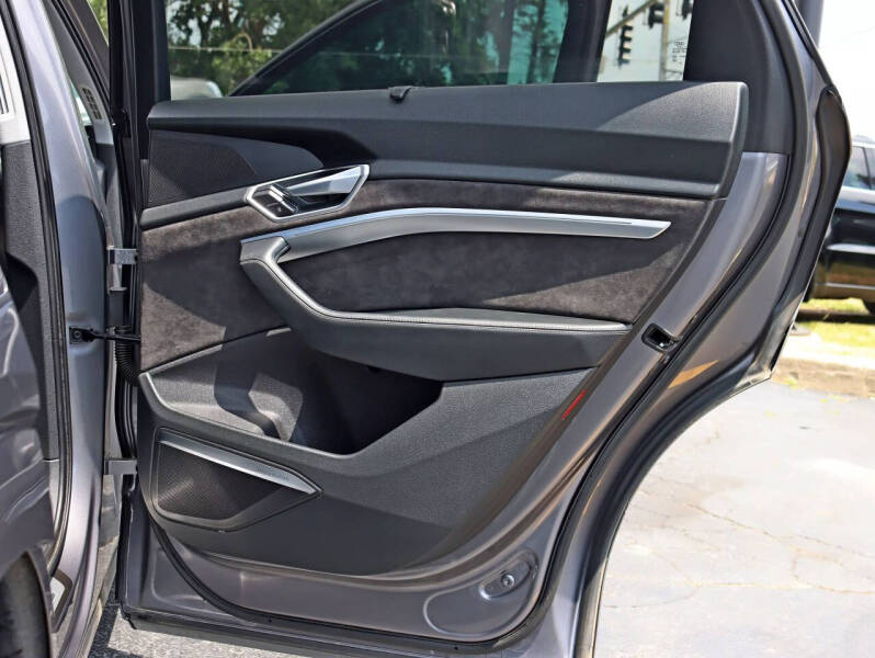 2019 Audi e-tron quattro Prestige