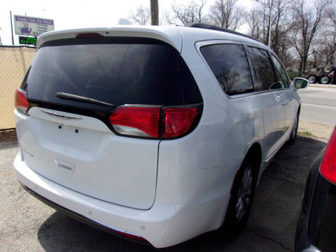 2017 Chrysler Pacifica Touring-L