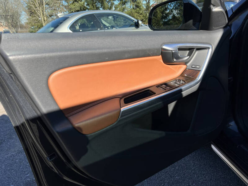 2015 Volvo V60 Cross Country T5 Platinum