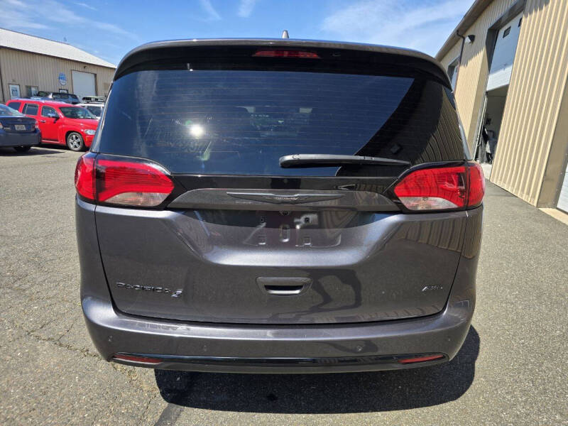 2020 Chrysler Pacifica Launch Edition