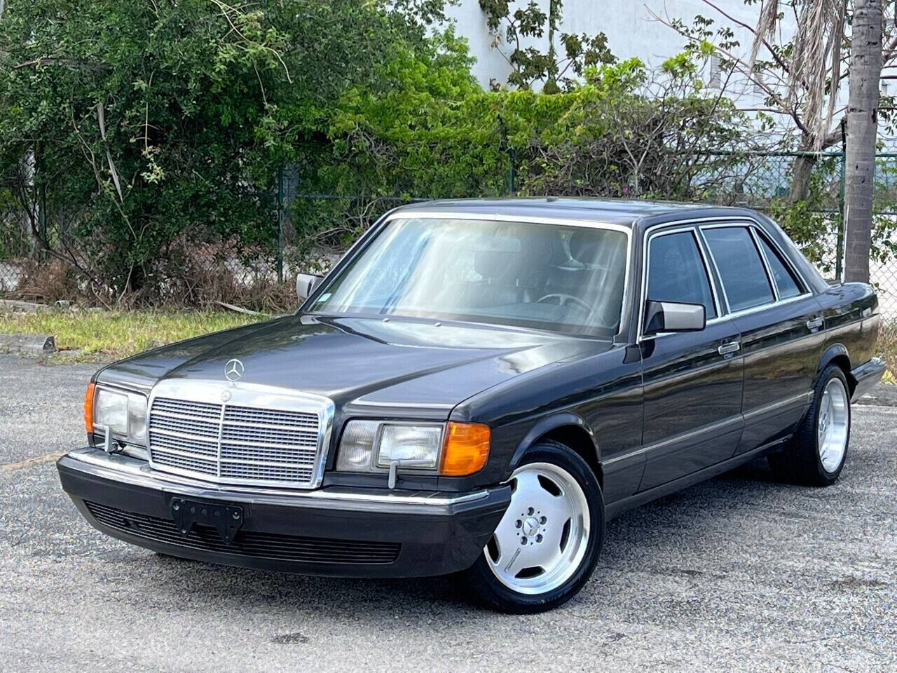 1991 Mercedes-Benz 560-Class  - $11,900
